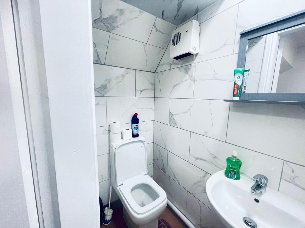1 Bed Apartment With 2 Beds 1 Double Plus 1 Single Birmingam Exterior foto